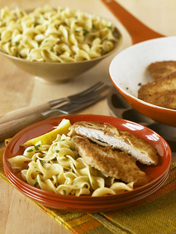 点心,面包,面食,面条,意大利面,骨骼,无人,竖图,俯视,室内,特写,白天,西餐,桌面,桌子,餐具,阴影,反射,木制,叉子,刀叉,刀子,碟子,盘,影子,陶瓷,鸡肉,面,排骨,肉,油炸,料理,食品,面点,陶瓷制品,骨头,猪肉,肉类,食物,糕点,一个,盘子,木制品,容器,碟,碗,西式,单个,储藏,骨架,储存,餐刀,肉食,炸猪排,餐叉,豚肉,进餐用具,彩图,高角度拍摄,贮存