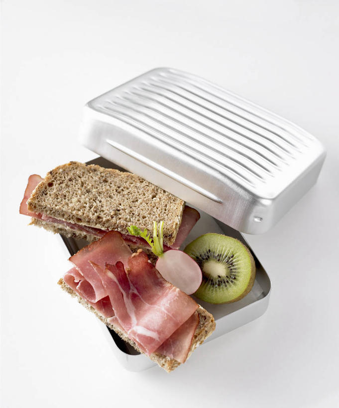 点心,面包,盒饭,无人,竖图,俯视,室内,特写,白天,白色背景,餐桌,桌子,猕猴桃,水果,阴影,新鲜,反射,便当,影子,肉,生食,食品,面点,果实,火腿,猪肉,肉类,食物,腌制,糕点,便捷,摄影,有机食品,绿色食品,影棚,餐台,便利,横截面,剖面,肉食,豚肉,快捷,弁当,熏制,火肉,兰熏,猪腿,截面,截面图形,奇异果,猕猴梨,彩图,高角度拍摄,影棚拍摄,拍摄