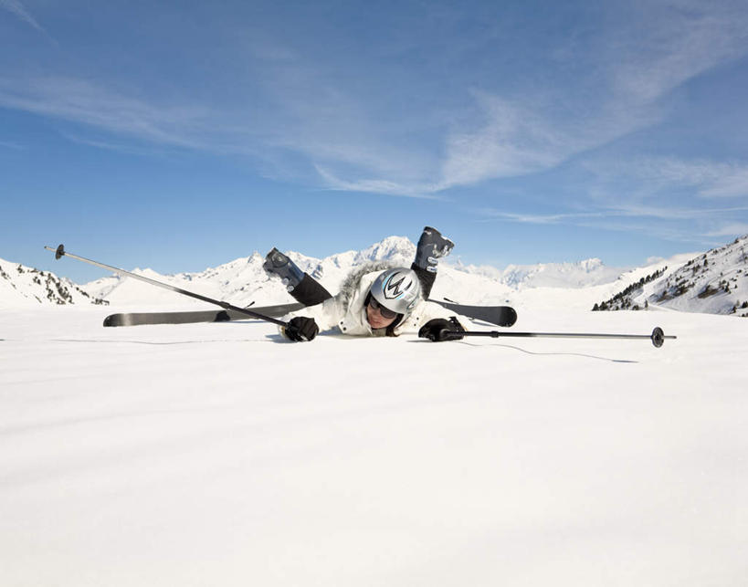 西方人,一个人,横图,室外,白天,正面,锻炼,旅游,度假,运动,摔跤,山,雪,雪山,大雪,帽子,欧洲,欧洲人,仅一个女性,仅一个人,握,阴影,服装,装饰,光线,工具,器材,头盔,影子,冰,积雪,山峰,雪景,云,云朵,冬季,冬天,山峦,拿,云彩,拿着,娱乐,运动器械,衣服,蓝色,白色,白云,蓝天,天空,阳光,安全帽,手套,天,趴着,仅一个中年女性,享受,休闲,温暖,器械,健身器械,放松,寒冷,握着,服饰,晴朗,拐杖,保暖,华丽,滑雪板,滑雪鞋,滑雪杖,点缀,冰冷,御寒,室外运动,健身器材,户外运动,滑雪服,滑雪装备,衬托,美观,雅致,雅观,严寒,辅助设备,冰凉,酷寒,凛冽,凛凛,极冷,摔交,竞技服,旅游服,冬装,女人,女性,中年女性,白种人,晴空,趴,彩图,全身,健身,运动器材