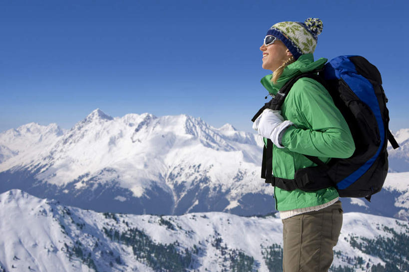 西方人,背,一个人,站,横图,室外,白天,侧面,安全,山,雪,雪山,大雪,帽子,欧洲,欧洲人,仅一个女性,仅一个人,服装,装饰,包,眼镜,冰,积雪,山峰,雪景,冬季,冬天,防护,山峦,旅行包,注视,衣服,蓝色,蓝天,天空,背包,手套,天,背着,观察,看,站着,仅一个中年女性,温暖,寒冷,服饰,晴朗,观看,保暖,护目镜,保护,华丽,点缀,察看,冰冷,御寒,关注,滑雪镜,保险,滑雪服,万里无云,保全,周全,安稳,安定,衬托,美观,雅致,雅观,棉帽,严寒,旅游包,冰凉,酷寒,凛冽,凛凛,极冷,背负,安全防护眼镜,竞技服,旅游服,冬装,平安,女人,女性,中年女性,白种人,晴空,晴空万里,站立,半身,彩图,雪镜,防护眼镜,双肩包