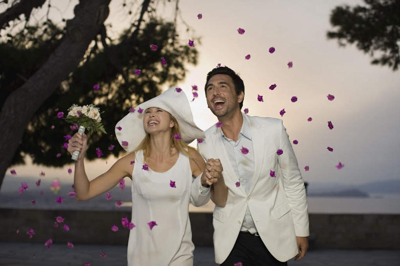 西方人,两个人,家庭,夫妻,新娘,新郎,站,握手,笑,微笑,露齿笑,横图,室外,白天,正面,婚纱,西装,爱情,婚礼,快乐,幸福,纯洁,热情,海浪,海洋,日落,沙滩,植物,玫瑰,帽子,欧洲,欧洲人,许多,握,阴影,正装,庆祝,盛开,光线,捧花,沙子,手捧花,影子,海岸,浪花,晚霞,霞光,落日,玫瑰花,沙地,结婚,浪漫,拿,花蕾,拿着,注视,花,花瓣,花朵,鲜花,树,树木,红色,绿色,白色,天空,阳光,自然,海水,黄昏,遮阳帽,花束,天,花苞,花蕊,观察,看,站着,一束,温暖,温馨,喜庆,一家人,彩霞,恩爱,握着,恋人,生长,成长,观看,纪念,和睦,察看,关注,感动,海景,尊敬,飘拂,夕照,婚礼捧花,天真,刺玫花,徘徊花,男人,男性,年轻女性,女人,女性,中年男性,白种人,年轻人,夫妇,情侣,大海,风浪,海,海水的波动,海滩,近岸浪,涌浪,夕阳,搀手,拉手,手搀手,手拉手,手牵手,手握手,站立,半身,彩图,婚礼服,礼服,高兴,伴侣,融洽,斜阳