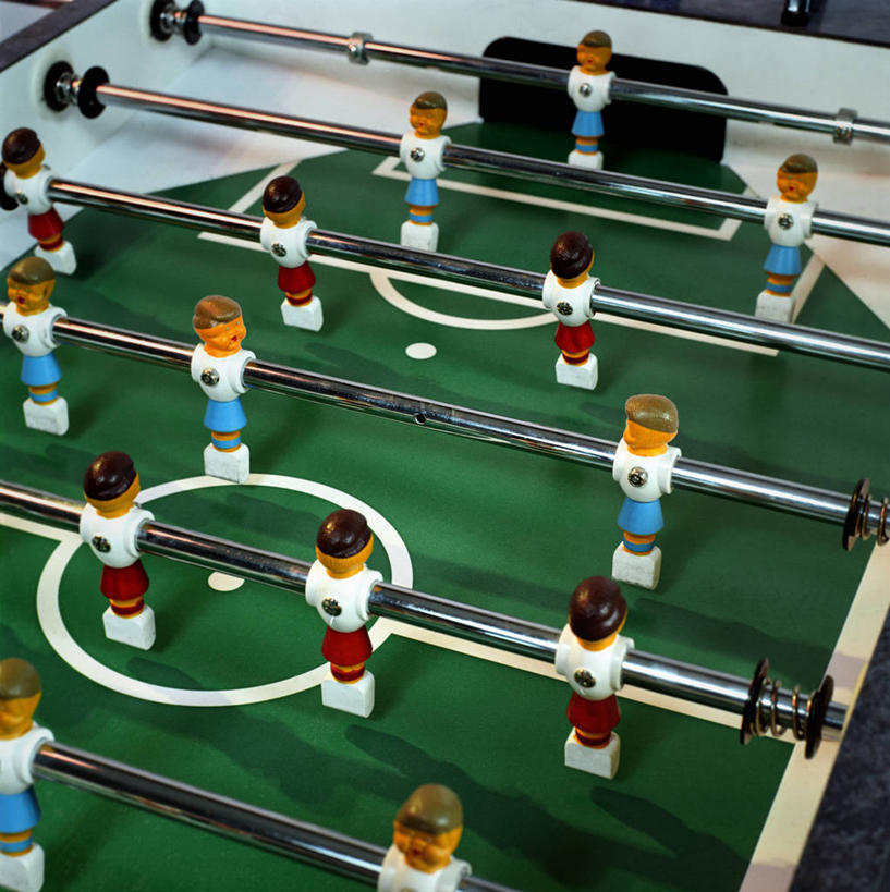 西方人,无人,站,竖图,俯视,室内,白天,运动服,锻炼,游戏,运动,足球,欧洲,欧洲人,一排,服装,整齐,许多人,玩,娱乐,排列,衣服,站着,一群人,休闲,服饰,活动,衣着,穿着,队列,发泄,消遣,智力,桌式足球,桌上足球,宣泄,衣饰,体育,男人,男性,年轻男性,白种人,玩耍,嬉戏,站立,半身,彩图,高角度拍摄,健身,运动装