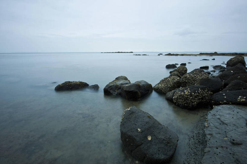 无人,横图,室外,白天,正面,旅游,度假,海浪,海洋,石头,美景,新西兰,阴影,光线,石子,影子,景观,浪花,水平线,云,云朵,辽阔,海平线,云彩,娱乐,蓝色,白云,蓝天,天空,阳光,自然,海水,天,享受,休闲,广阔,景色,放松,晴朗,一望无际,自然风光,大洋洲,海景,奥克兰,纽西兰,长白云之乡,新西兰北岛,无边无际,一马平川,奥克兰区,奥克兰市,风帆之都,大海,风浪,海,海水的波动,近岸浪,石块,岩石,涌浪,晴空,彩图,水天相接,水天一线