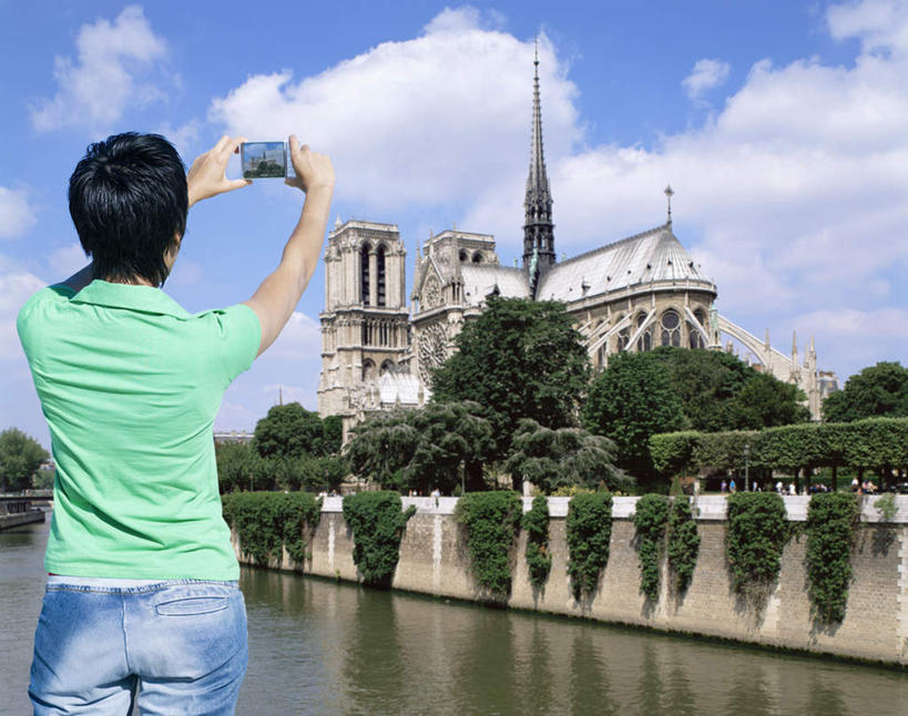 西方人,一个人,教堂,站,横图,室外,白天,T恤衫,旅游,度假,河流,水,植物,标志建筑,地标,建筑,相机,法国,巴黎,巴黎圣母院,欧洲,欧洲人,仅一个女性,仅一个人,握,阴影,服装,裤子,节日,光线,影子,河水,水流,云,云朵,首都,拿,T恤,云彩,拿着,牛仔裤,休闲装,文化,娱乐,建设,树,树木,拍照,背面,衣服,蓝色,绿色,白云,倒影,蓝天,天空,阳光,自然,数码相机,天,祈祷,站着,仅一个中年女性,享受,休闲,健康,休闲服,旅游胜地,放松,握着,许愿,摄影,宗教,服饰,信仰,生长,晴朗,成长,纪念,哥特式,祈求,倒映,基督教,信念,哥特式建筑,法兰西共和国,巴黎圣母院大教堂,法兰西第五共和国,反照,平安,女人,女性,中年女性,白种人,照相机,晴空,站立,半身,彩图,照相,大教堂,礼拜堂