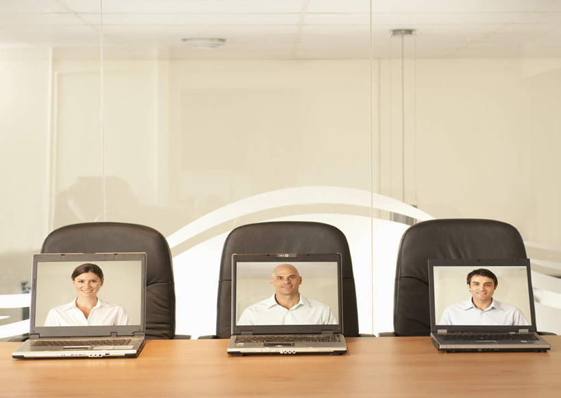 西方人,无人,三个人,伙伴,朋友,商务人士,商务男性,商务女性,办公室,横图,照片,室内,白天,正面,衬衫,友谊,合作,团队,电脑,笔记本电脑,天花板,桌面,桌子,椅子,欧洲,欧洲人,一排,套装,整齐,网络,办公桌,墙,三把,通讯设备,墙壁,墙面,排列,会议椅,战略,摄影,头像,办公椅,无线,队列,通信设备,商务装,无线网络,无线上网,便携式电脑,工薪阶层,联合,合谋,商务椅,培训椅,配合,协作,手提电脑,男人,男性,女人,女性,中年男性,中年女性,白种人,白领,上班族,相片,半身,彩图,衬衣,拍摄,照相