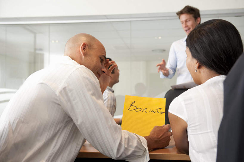 东方人,西方人,背部,四个人,伙伴,朋友,商务人士,商务男性,商务女性,办公室,站,坐,笑,说,微笑,横图,室内,白天,正面,衬衫,讨论,友谊,合作,团队,家具,天花板,桌子,椅子,欧洲,欧洲人,亚洲,套装,开会,会议,英文,标志,材料,档案,文件,文字,纸,字符,字母,办公桌,墙,注视,黄种人,标识,墙壁,墙面,黄色,会议椅,手稿,资料,观察,看,手势,站着,战略,观看,英文字母,厌恶,办公椅,证明,察看,关注,文档,商务装,工薪阶层,办公家具,联合,合谋,商务椅,培训椅,讨厌,交流,配合,协作,男人,男性,女人,女性,中年男性,中年女性,白种人,亚洲人,印度人,白领,上班族,沟通,讲话,交谈,商讨,说话,谈话,站立,坐着,半身,彩图,衬衣