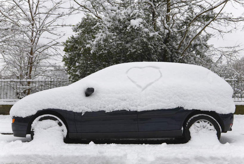 无人,横图,室外,白天,正面,爱情,美景,雪,植物,大雪,道路,路,公路,汽车,情人节,一辆,节日,爱心,庆祝,积雪,景观,雪景,冬季,冬天,交通,浪漫,文化,车,树,树木,绿色,自然,交通工具,轿车,庆典,温暖,温馨,心形,景色,恩爱,寒冷,生长,成长,纪念,和睦,自然风光,载具,抛锚,严寒,心型,马路,彩图,融洽