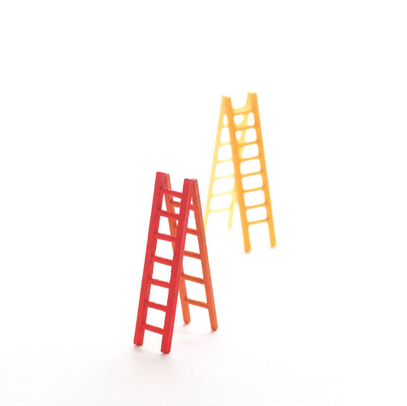 无人,攀登,横图,室内,特写,白天,白色背景,正面,静物,工艺美术品,纺织品,艺术,布,梯子,阶梯,织物,艺术品,两个,黄色,红色,工艺品,爬,摄影,毛毡,影棚,上升,工艺,布匹,美术,人字梯,登高,毛毡制品,攀爬,彩图,影棚拍摄,拍摄