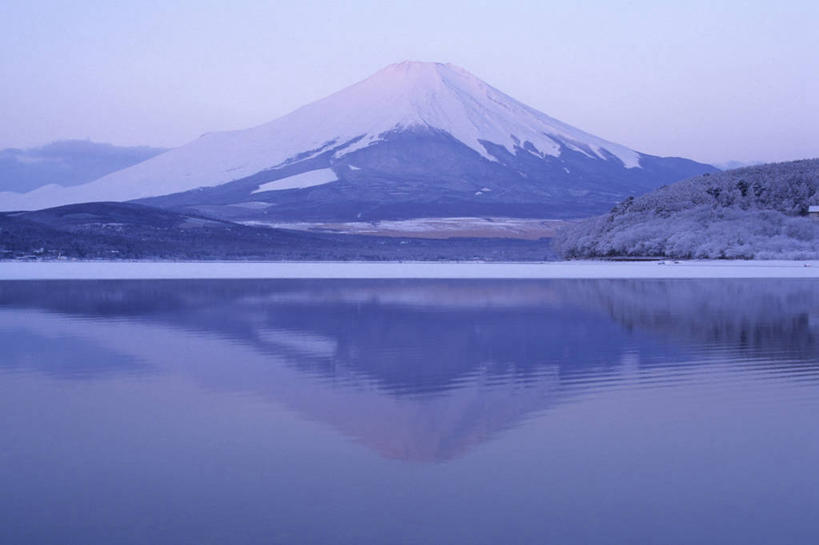 无人,横图,室外,白天,正面,旅游,度假,湖,湖泊,火山,美景,山,水,雪,雪山,大雪,富士山,日本,亚洲,冰,湖面,积雪,景观,山峰,水流,水面,雪景,冬季,冬天,山峦,娱乐,倒影,天空,自然,湖水,天,享受,休闲,景色,放松,寒冷,淡水湖,冰冷,倒映,自然风光,东亚,本州,本州岛,日本国,中部地方,山梨,山梨县,严寒,冰凉,酷寒,凛冽,凛凛,极冷,富士五湖,山中湖,反照,活火山,彩图,南都留郡,富士河口湖町