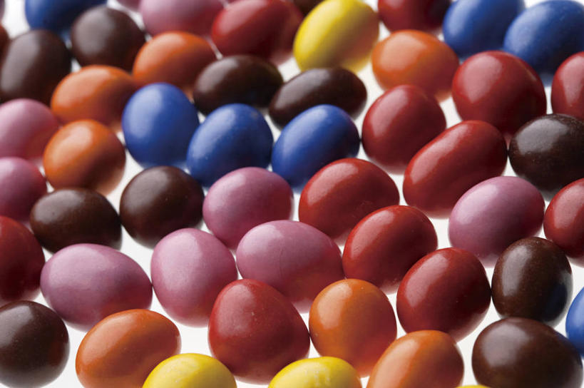 无人,横图,俯视,彩色,室内,特写,白天,许多,阴影,反射,影子,食品,糖,糖果,甜点,甜品,巧克力豆,很多,食物,排列,甜食,巧克力,朱古力,五颜六色,色彩斑斓,五彩缤纷,五彩斑斓,摆列,五光十色,彩图,高角度拍摄,布列,分列