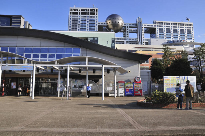 东方人,背部,三个人,高楼大厦,站,横图,室外,白天,正面,爱情,旅游,度假,办公楼,植物,标志建筑,大厦,道路,地标,建筑,摩天大楼,写字楼,地图,东京,日本,亚洲,行人,阴影,服装,光线,信息,影子,交通,富士电视台,浪漫,注视,休闲装,黄种人,方向,娱乐,建设,路人,树,树木,衣服,蓝色,绿色,蓝天,天空,阳光,自然,楼宇,天,观察,看,站着,享受,休闲,温暖,温馨,休闲服,旅游胜地,商务楼,恩爱,放松,恋人,服饰,生长,晴朗,成长,观看,引导,指引,御台场,和睦,察看,关注,东亚,本州,万里无云,关东地方,本州岛,日本国,东京都,县厅,港区,东京市,东京港,台场,过客,男人,男性,年轻男性,年轻女性,女人,女性,亚洲人,情侣,晴空,晴空万里,站立,彩图,全身,大楼,高层建筑,高楼,摩天楼,株式会社富士电视,伴侣,融洽,导航