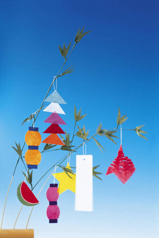 无人,竖图,彩色,室内,白天,正面,爱情,情人节,许多,蓝色背景,节日,七夕,庆祝,艺术,装饰,折纸,纸艺,手工艺品,很多,浪漫,文化,纸制品,工艺品,庆典,温暖,温馨,恩爱,摄影,影棚,纪念,五颜六色,华丽,修饰,色彩斑斓,点缀,和睦,高雅,五彩缤纷,七夕节,工艺折纸,自信心,品位,衬托,美观,雅致,雅观,织女,牛郎,五彩斑斓,乞巧节,五光十色,彩图,影棚拍摄,拍摄,融洽