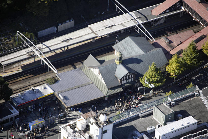 无人,家,火车站,横图,俯视,航拍,室外,白天,度假,美景,植物,城市风光,城市,路,铁路,火车,车站,东京,日本,亚洲,阴影,光线,影子,房屋,屋子,景观,公寓,轨道,站台,交通,铁轨,娱乐,洋房,楼房,月台,住宅,车,树,树木,绿色,阳光,自然,交通工具,享受,休闲,景色,放松,运输,生长,成长,鸟瞰,载具,东亚,本州,关东地方,本州岛,日本国,东京都,涩谷区,原宿,彩图,高角度拍摄,房子,铁路车站,铁路站,原宿站