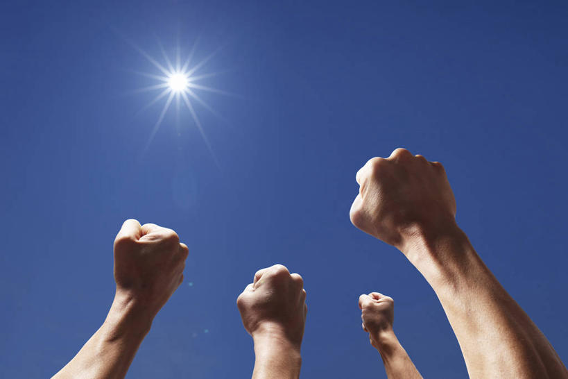 东方人,无人,四个人,伙伴,朋友,横图,室内,白天,正面,快乐,兴奋,友谊,骄傲,成功,胜利,数码,科技,太阳,亚洲,握,阴影,光线,网络,影子,高光,几何,计算机图形,合成,黄种人,蓝色,蓝天,天空,阳光,天,握拳,自信,握着,晴朗,电脑合成图,数码合成图,合成图,万里无云,写实,具体,具象,友情,年轻女性,女人,女性,亚洲人,晴空,晴空万里,半身,彩图,镜头光晕,透镜闪耀,眩光,欢乐,开心