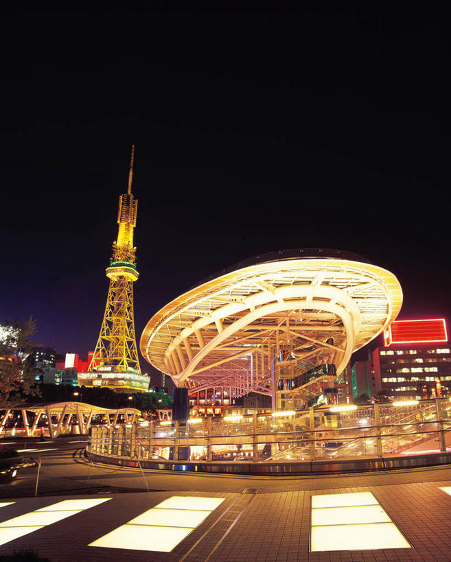 无人,高楼大厦,竖图,室外,夜晚,仰视,度假,美景,城市风光,标志建筑,城市,大厦,地标,建筑,路灯,摩天大楼,夜景,照明,爱知县,名古屋,日本,亚洲,阴影,光线,影子,景观,灯光,娱乐,建设,灯,享受,休闲,景色,放松,照亮,照明设备,东亚,本州,本州岛,日本国,中部地方,爱知,县厅,久屋大通公园,名古屋市,名古屋电视塔,彩图,低角度拍摄,大楼,高层建筑,高楼,摩天楼