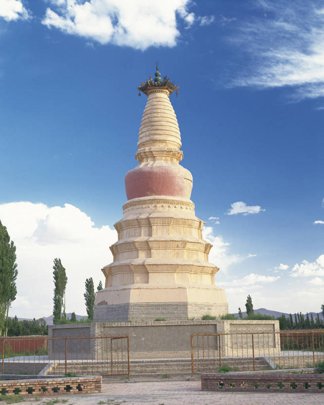 无人,竖图,室外,白天,正面,旅游,度假,名胜古迹,植物,标志建筑,地标,建筑,敦煌,中国,亚洲,阴影,遗迹,光线,影子,云,云朵,塔,云彩,古迹,文物,娱乐,建设,古建筑,宝塔,佛塔,树,树木,蓝色,绿色,白云,蓝天,天空,阳光,自然,天,享受,休闲,旅游胜地,放松,生长,晴朗,成长,古文明,东亚,甘肃,甘肃省,中华人民共和国,西北地区,甘,酒泉,酒泉市,浮图,浮屠,晴空,彩图,塔婆,浮图塔,浮头,佛图