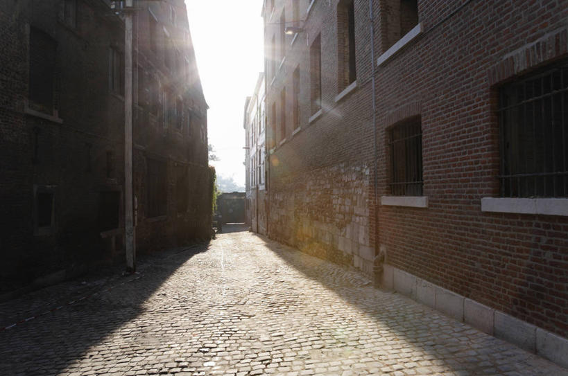 无人,家,横图,室外,白天,正面,度假,美景,太阳,窗户,城市风光,城市,比利时,欧洲,阴影,光线,影子,房屋,墙,屋子,景观,公寓,小巷,娱乐,洋房,楼房,弄堂,玻璃窗,墙壁,墙面,住宅,巷子,天空,阳光,天,享受,休闲,景色,放松,西欧,比利时王国,彩图,房子,列日省