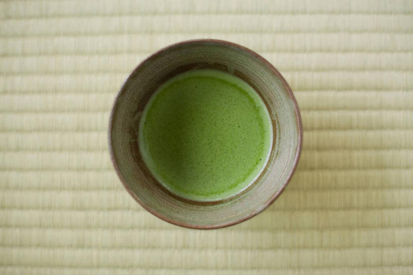 无人,横图,俯视,室内,特写,白天,幸福,茶,杯子,阴影,反射,影子,绿茶,抹茶,茶叶,塌塌米,榻榻米,一杯,娱乐,一个,水杯,享受,休闲,温馨,放松,乐趣,单个,提神,舒适,醒脑,叠席,茶杯,彩图,高角度拍摄,不发酵茶,苦茗