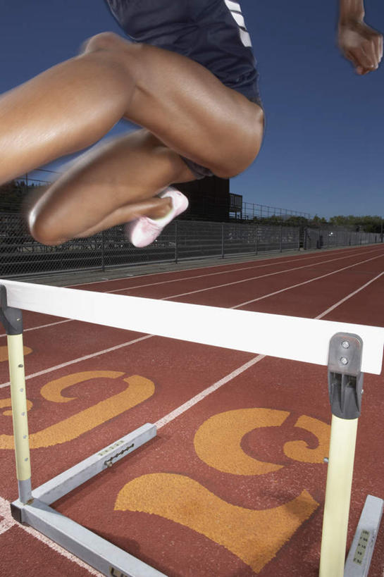 腿部,一个人,运动员,体育馆,栏杆,运动场,竖图,室外,特写,白天,正面,运动服,锻炼,快乐,比赛,运动,竞争,非洲,黑人,仅一个年轻女性,仅一个女性,仅一个人,标志,符号,影子,跑道,跨越,娱乐,体育场,休闲,田径场,体育运动,运动馆,体育,跨栏,年轻女性,女人,女性,非洲人,体育运动员,跑步,跳跃,半身,彩图,健身,运动装