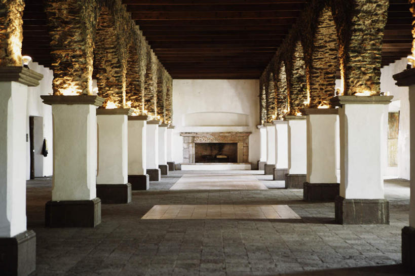 无人,横图,室内,白天,正面,壁炉,照明,一排,许多,整齐,并列,并排,壁灯,柱子,灯光,灯,排列,灯具,取暖,照亮,照明设备,队列,平行,彩图,取暖设备