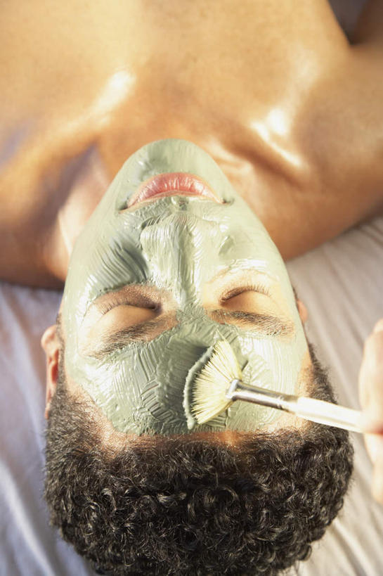 西方人,脸,头,脸颊,一个人,躺,闭眼,竖图,俯视,室内,特写,白天,化妆,美容,床,欧洲,欧洲人,仅一个男性,仅一个人,护肤,美白,床单,被子,裸露,仅一个年轻男性,化妆品,化妆刷,刷子,清洁,保养,享受,休闲,面膜,放松,去角质,保健,保湿,滋润,美容工具,被单,护肤品,化妆用品,去死皮,裸,护肤用品,舒缓,养颜,按摩床,化妆工具,膏状,膏状面膜,去污,控油,紧肤,嫩肤,祛痘,去痘,祛角质,抗衰,再生,增白,补水,祛斑,抗皱,防皱,除皱,去皱,卧着,男人,男性,年轻男性,白种人,头部,脸部,脸蛋,面部,闭眼睛,闭着眼,闭着眼睛,躺着,卧,半身,彩图,高角度拍摄,面膜刷,搓背床,理疗床,美容床,指压床