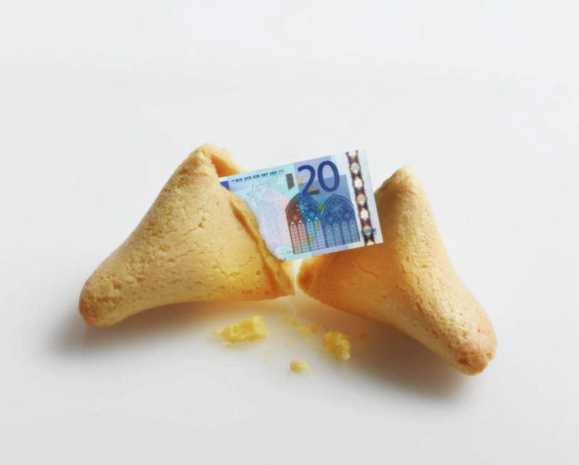 点心,无人,横图,俯视,室内,特写,白天,钱,一张,钱币,食品,甜点,甜品,欧元,祝福,食物,糕点,一个,甜食,钞票,金融,纸币,经济,单个,吉祥,流通,纸钞,贸易,祝愿,签语饼,幸运饼,吉利,祥瑞,货币,现金,彩图,高角度拍摄