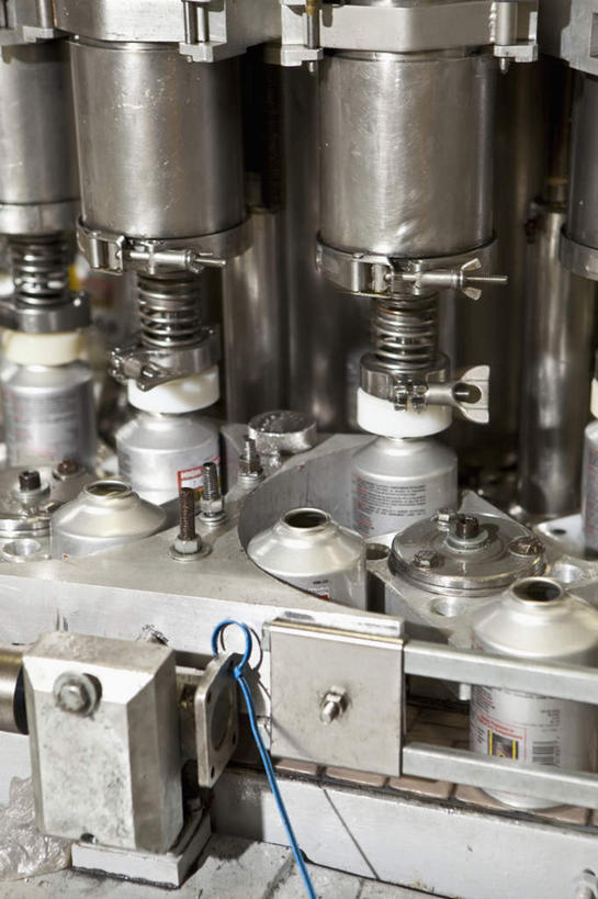 蝶泳,无人,工厂,搬运,室内,白天,正面,纯洁,零件,静物,金属制品,一排,许多,阴影,整齐,反射,传输,金属,弹簧,螺旋,影子,银色,很多,仓库,排列,瓶子,拉伸,运输,信仰,传送带,便利,变形,传送,队列,高贵,载具,传输带,弹性,雅致,方便,弹力,彩图,工地,制造厂,弹鐄