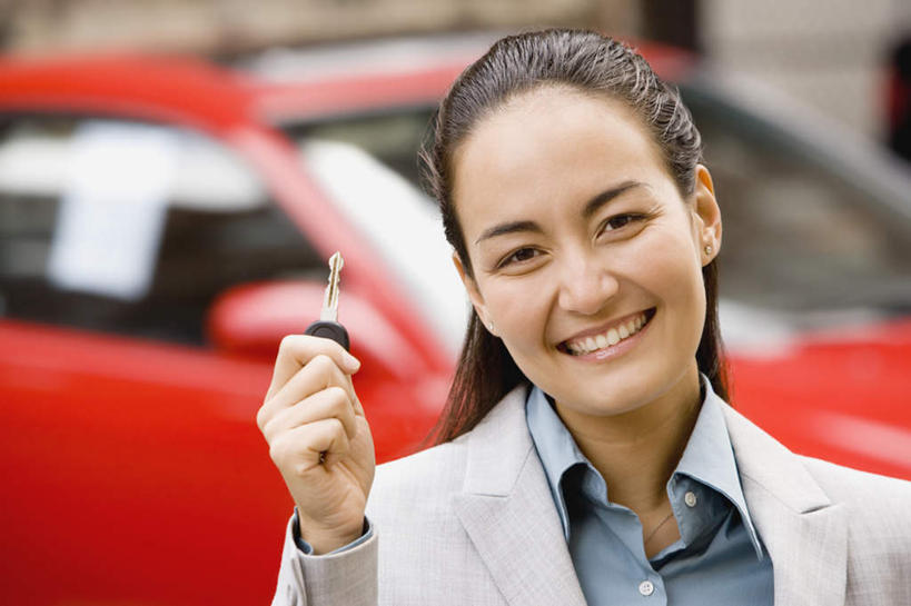 东方人,一个人,商务人士,商务女性,站,笑,微笑,露齿笑,横图,室外,白天,正面,安全,汽车,亚洲,仅一个年轻女性,仅一个女性,仅一个人,一辆,握,套装,朦胧,模糊,防护,钥匙,拿,拿着,注视,黄种人,车,红色,交通工具,轿车,观察,看,站着,握着,观看,保护,察看,开启,封闭,关注,载具,保险,商务装,私密,车钥匙,工薪阶层,保全,周全,安稳,安定,防盗,平安,年轻女性,女人,女性,亚洲人,白领,上班族,站立,半身,彩图
