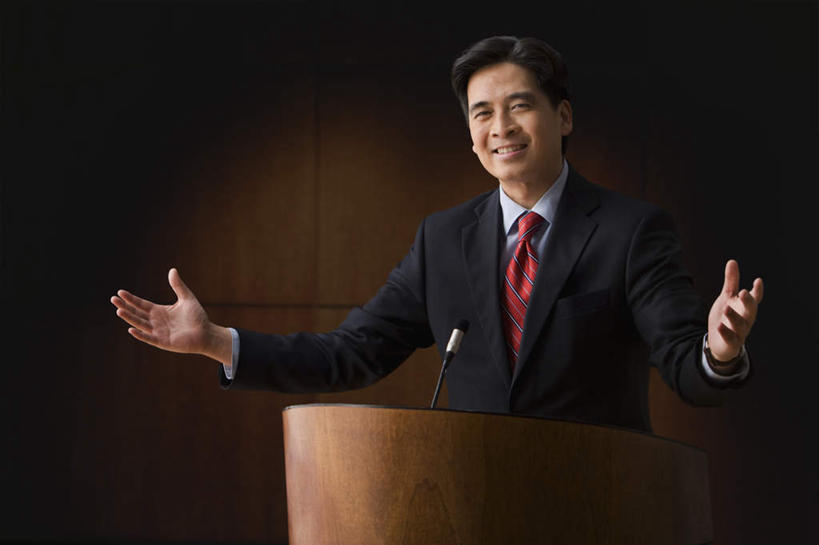 东方人,一个人,商务人士,商务男性,站,伸展双臂,笑,微笑,露齿笑,横图,室内,白天,正面,衬衫,亚洲,仅一个男性,仅一个人,仅一个中年男性,阴影,套装,反射,影子,领带,注视,黄种人,讲台,观察,看,站着,观看,察看,象征,庄重,关注,演说台,商务装,身份,工薪阶层,演讲台,正式,地位,男人,男性,中年男性,亚洲人,白领,上班族,敞开双臂,伸开双臂,展开双肩,站立,张开手臂,张开双臂,半身,彩图,衬衣