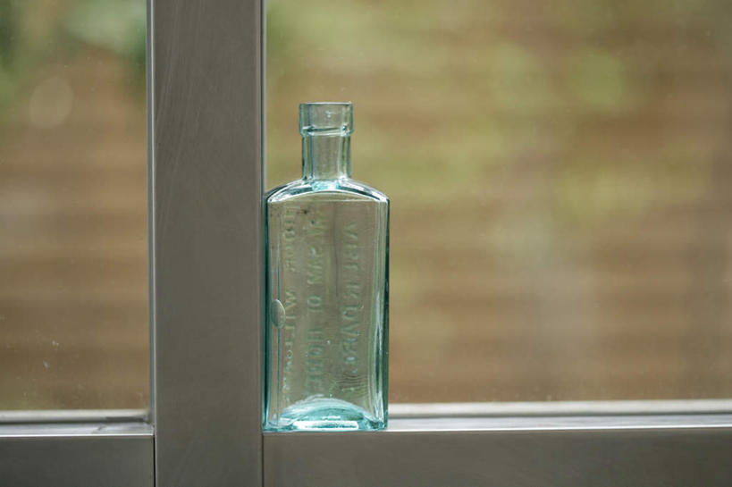 无人,横图,室内,特写,白天,正面,窗户,静物,朦胧,模糊,透明,罐子,玻璃窗,玻璃制品,一个,玻璃瓶,瓶子,单个,通明,彩图