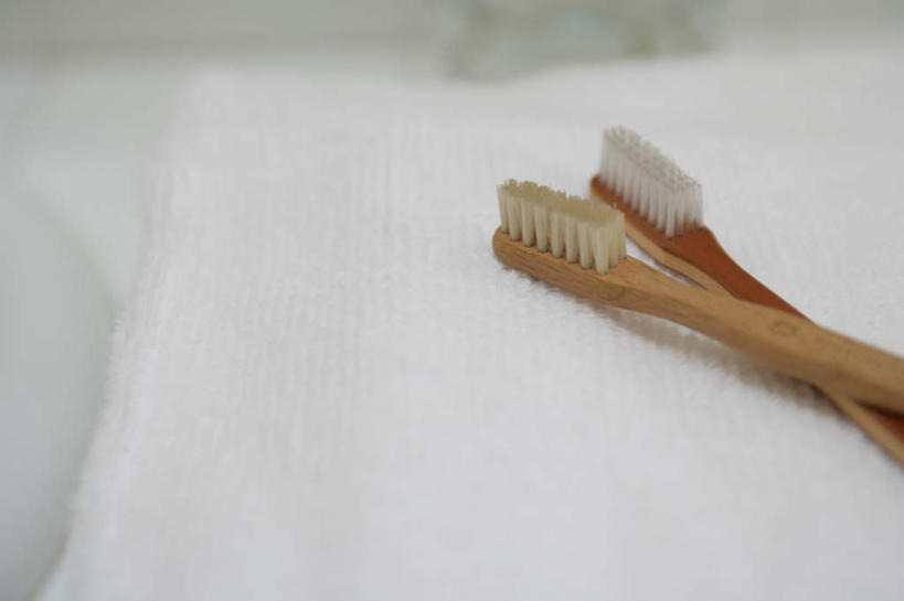 无人,横图,俯视,室内,特写,白天,卫生间,浴室,静物,朦胧,模糊,纺织物,牙刷,毛巾,日用品,清洁,洗漱用品,保暖,卫生,透气,防水,储水,耐磨,吸水,淋浴房,彩图,高角度拍摄,冲凉房,沐浴间,沐浴室