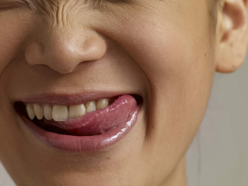 东方人,鼻子,嘴,耳朵,一个人,笑,微笑,露齿笑,横图,室内,特写,白天,正面,亚洲,仅一个年轻女性,仅一个女性,仅一个人,灰色背景,黄种人,舔,摄影,影棚,年轻女性,女人,女性,亚洲人,舌头,鼻,鼻孔,耳,耳部,口,口腔,嘴巴,嘴唇,半身,彩图,影棚拍摄,拍摄