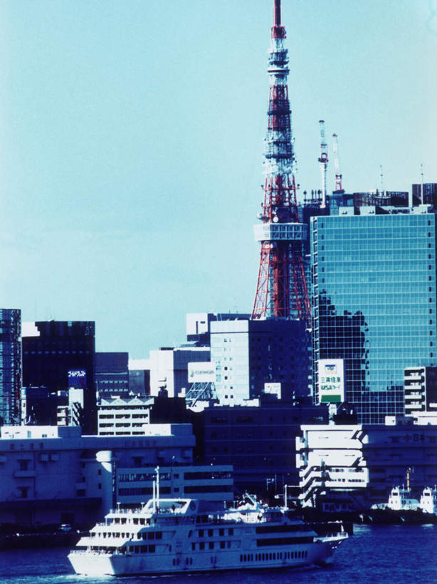 无人,高楼大厦,竖图,室外,白天,正面,度假,办公楼,海浪,海洋,美景,城市风光,城市,大厦,建筑,轮船,摩天大楼,写字楼,船,东京,日本,亚洲,阴影,光线,影子,景观,浪花,娱乐,蓝色,蓝天,天空,阳光,海水,楼宇,交通工具,天,享受,休闲,商务楼,景色,放松,晴朗,载具,海景,东亚,本州,万里无云,关东地方,本州岛,日本国,东京都,大海,风浪,海,海水的波动,近岸浪,涌浪,晴空,晴空万里,彩图,大楼,高层建筑,高楼,摩天楼