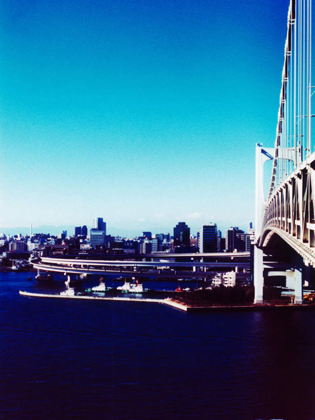 无人,高楼大厦,竖图,室外,白天,正面,度假,办公楼,海浪,海洋,美景,城市风光,城市,大桥,大厦,建筑,立交桥,摩天大楼,桥梁,写字楼,东京,日本,亚洲,阴影,光线,影子,景观,浪花,高架,斜拉桥,桥,彩虹大桥,娱乐,蓝色,蓝天,天空,阳光,海水,楼宇,天,享受,休闲,商务楼,景色,放松,晴朗,海景,东亚,本州,万里无云,关东地方,本州岛,日本国,东京都,日本彩虹大桥,大海,风浪,海,海水的波动,近岸浪,涌浪,晴空,晴空万里,彩图,大楼,高层建筑,高楼,摩天楼