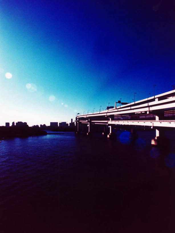 无人,高楼大厦,竖图,室外,白天,正面,度假,办公楼,海浪,海洋,美景,城市风光,城市,大桥,大厦,建筑,立交桥,摩天大楼,桥梁,写字楼,东京,日本,亚洲,阴影,光线,影子,景观,浪花,高架,斜拉桥,桥,彩虹大桥,娱乐,蓝色,蓝天,天空,阳光,海水,楼宇,天,享受,休闲,商务楼,景色,放松,晴朗,海景,东亚,本州,万里无云,关东地方,本州岛,日本国,东京都,日本彩虹大桥,大海,风浪,海,海水的波动,近岸浪,涌浪,晴空,晴空万里,彩图,大楼,高层建筑,高楼,摩天楼