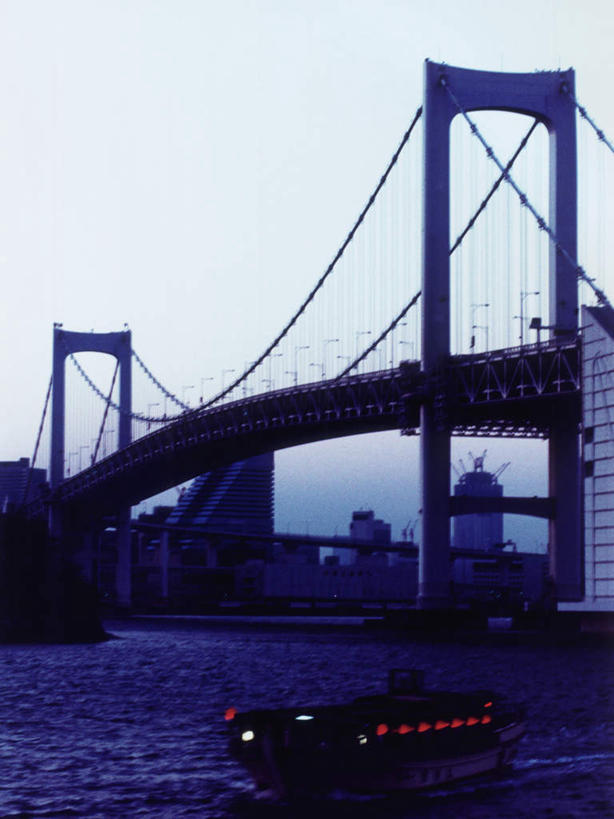 无人,高楼大厦,竖图,室外,白天,仰视,度假,办公楼,海浪,海洋,美景,城市风光,城市,大桥,大厦,建筑,立交桥,摩天大楼,桥梁,写字楼,船,东京,日本,亚洲,阴影,光线,影子,景观,浪花,高架,斜拉桥,桥,游艇,彩虹大桥,娱乐,蓝色,蓝天,天空,阳光,海水,楼宇,交通工具,天,享受,休闲,商务楼,景色,放松,晴朗,载具,海景,东亚,本州,万里无云,关东地方,本州岛,日本国,东京都,日本彩虹大桥,大海,风浪,海,海水的波动,近岸浪,涌浪,晴空,晴空万里,彩图,低角度拍摄,大楼,高层建筑,高楼,摩天楼