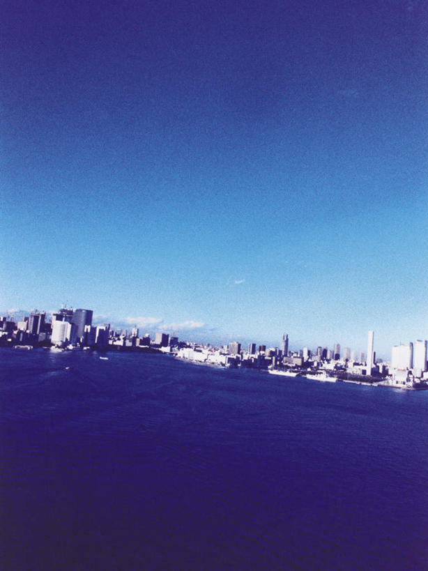 无人,高楼大厦,竖图,全景,俯视,室外,白天,度假,办公楼,海浪,海洋,美景,天际线,城市风光,城市,大厦,建筑,摩天大楼,写字楼,东京,日本,亚洲,阴影,光线,影子,景观,浪花,娱乐,蓝色,蓝天,天空,阳光,海水,楼宇,天,享受,休闲,商务楼,景色,放松,晴朗,海景,东亚,本州,万里无云,关东地方,本州岛,日本国,东京都,大海,风浪,海,海水的波动,近岸浪,涌浪,晴空,晴空万里,彩图,高角度拍摄,大楼,高层建筑,高楼,摩天楼