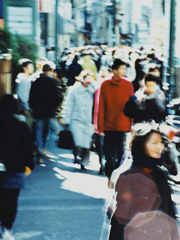 东方人,商店,走,竖图,室外,白天,正面,购物,度假,消费,美景,城市风光,超市,城市,道路,路,商场,公路,亚洲,行人,游客,游人,阴影,服装,朦胧,模糊,光线,影子,景观,交通,许多人,注视,休闲装,黄种人,娱乐,路人,旅客,衣服,阳光,观察,看,一群人,享受,休闲,休闲服,景色,放松,金融,百货,服饰,观看,察看,关注,选购,贸易,百货公司,血拼,过客,男人,男性,年轻男性,年轻女性,女人,女性,中年男性,中年女性,亚洲人,马路,步行,散步,走路,半身,彩图,购物商场,购物中心,商业中心