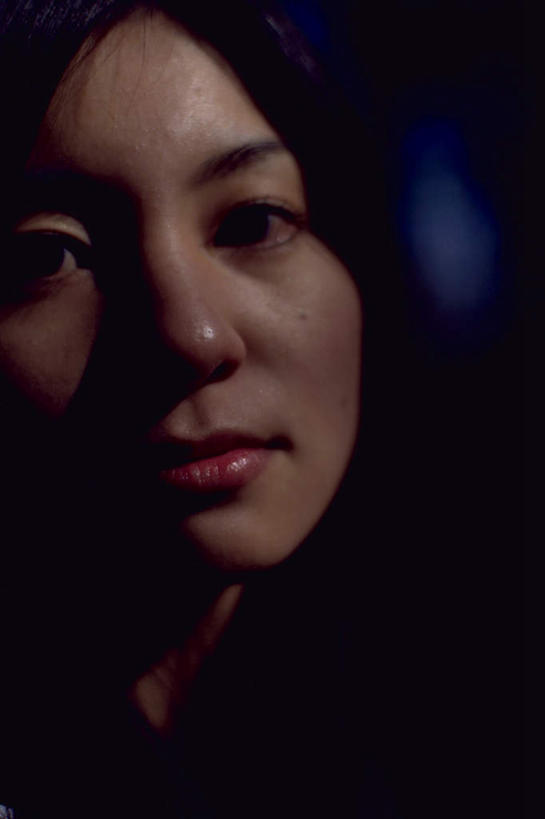 东方人,脸,头,脸颊,头发,一个人,学生,竖图,室内,特写,白天,正面,制服,亚洲,仅一个年轻女性,仅一个女性,仅一个人,服装,朦胧,模糊,注视,黄种人,领巾,黑色,观察,看,校服,观看,察看,关注,水手服,学生服,年轻女性,女人,女性,亚洲人,头部,长发,直发,脸部,脸蛋,面部,半身,彩图,领饰,女生校服,女子校服,日本校服,水兵服