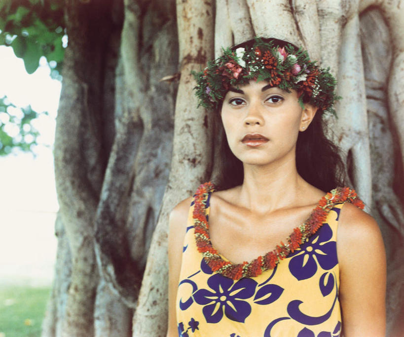 东方人,一个人,站,横图,室内,白天,正面,裙子,草地,草坪,植物,亚洲,仅一个年轻女性,仅一个女性,仅一个人,连衣裙,服装,装饰,盛开,花环,花蕾,注视,黄种人,草,花,花瓣,花朵,鲜花,树,树木,衣服,绿色,自然,花苞,花蕊,观察,看,靠,靠着,倚靠,站着,服饰,生长,成长,观看,华丽,修饰,点缀,察看,倚着,衣着,穿着,关注,衬托,美观,雅致,雅观,衣饰,年轻女性,女人,女性,亚洲人,站立,半身,彩图