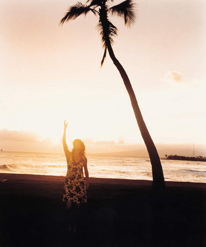 东方人,一个人,跳舞者,站,举,竖图,室内,白天,正面,裙子,跳舞,海浪,海洋,日落,沙滩,植物,棕榈树,叶子,亚洲,仅一个年轻女性,仅一个女性,仅一个人,阴影,连衣裙,服装,装饰,盛开,光线,花环,沙子,影子,海岸,浪花,晚霞,霞光,落日,绿叶,沙地,背光,花蕾,注视,黄种人,花,花瓣,花朵,鲜花,树,树木,衣服,绿色,阳光,自然,海水,黄昏,花苞,花蕊,观察,看,托,站着,嫩叶,彩霞,服饰,生长,成长,观看,华丽,修饰,点缀,察看,衣着,穿着,关注,草裙舞,舞姿,逆光,海景,棕榈叶,衬托,美观,雅致,雅观,衣饰,夕照,年轻女性,女人,女性,亚洲人,叶,叶片,大海,风浪,海,海水的波动,海滩,近岸浪,涌浪,夕阳,舞蹈家,舞蹈演员,舞者,举起,举手,举着,向上举,向上伸,向上托,站立,彩图,全身,舞蹈,呼拉舞,斜阳