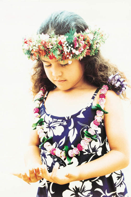 东方人,儿童,一个人,站,竖图,室内,白天,正面,裙子,纯洁,亚洲,仅一个女性,仅一个人,阴影,连衣裙,服装,装饰,盛开,光线,花环,影子,花蕾,注视,黄种人,装饰品,花,花瓣,花朵,鲜花,小孩,衣服,阳光,饰品,手链,首饰,花苞,花蕊,观察,看,站着,仅一个小孩,可爱,童年,童趣,服饰,手镯,观看,华丽,修饰,点缀,察看,衣着,穿着,关注,镯子,童真,烂漫,无邪,衬托,美观,雅致,雅观,衣饰,天真,女孩,女人,女性,亚洲人,孩子,站立,半身,彩图,女生