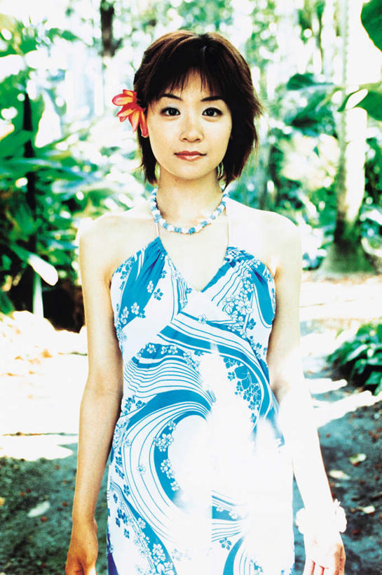 东方人,一个人,站,笑,微笑,竖图,室内,白天,正面,裙子,旅游,度假,美景,树林,植物,项链,亚洲,仅一个年轻女性,仅一个女性,仅一个人,阴影,连衣裙,服装,朦胧,模糊,装饰,盛开,光线,影子,景观,花蕾,注视,黄种人,娱乐,装饰品,花,花瓣,花朵,鲜花,树,树木,衣服,绿色,阳光,自然,饰品,首饰,花苞,花蕊,观察,看,站着,享受,休闲,景色,放松,服饰,生长,成长,观看,吊带裙,华丽,修饰,点缀,察看,衣着,穿着,关注,自然风光,衬托,美观,雅致,雅观,衣饰,年轻女性,女人,女性,亚洲人,站立,半身,彩图