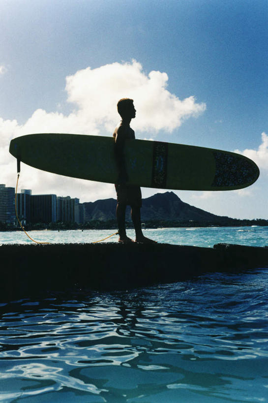 东方人,一个人,站,竖图,室内,白天,侧面,旅游,度假,海浪,海洋,石头,美景,沙滩,山,山脉,亚洲,仅一个男性,仅一个人,握,阴影,光线,冲浪板,沙子,石子,影子,海岸,景观,浪花,山峰,云,云朵,沙地,山峦,背光,拿,云彩,拿着,注视,黄种人,娱乐,运动器械,仅一个年轻男性,蓝色,白云,蓝天,天空,阳光,自然,海水,群山,天,观察,看,站着,享受,休闲,健身器械,景色,放松,握着,晴朗,观看,察看,关注,自然风光,健身器材,逆光,海景,沉积岩,水成岩,冲浪装备,男人,男性,年轻男性,亚洲人,大海,风浪,海,海水的波动,海滩,近岸浪,石块,岩石,涌浪,晴空,站立,彩图,全身,运动器材