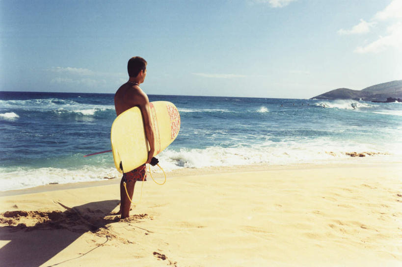 东方人,一个人,站,横图,室内,白天,旅游,度假,海浪,海洋,美景,沙滩,亚洲,仅一个男性,仅一个人,握,阴影,光线,冲浪板,沙子,影子,海岸,景观,浪花,水平线,云,云朵,辽阔,海平线,沙地,拿,云彩,拿着,黄种人,娱乐,运动器械,仅一个年轻男性,背面,蓝色,白云,蓝天,天空,阳光,自然,海水,天,站着,享受,休闲,广阔,健身器械,景色,放松,握着,晴朗,一望无际,自然风光,健身器材,海景,无边无际,一马平川,冲浪装备,男人,男性,年轻男性,亚洲人,大海,风浪,海,海水的波动,海滩,近岸浪,涌浪,晴空,站立,彩图,全身,水天相接,水天一线,运动器材