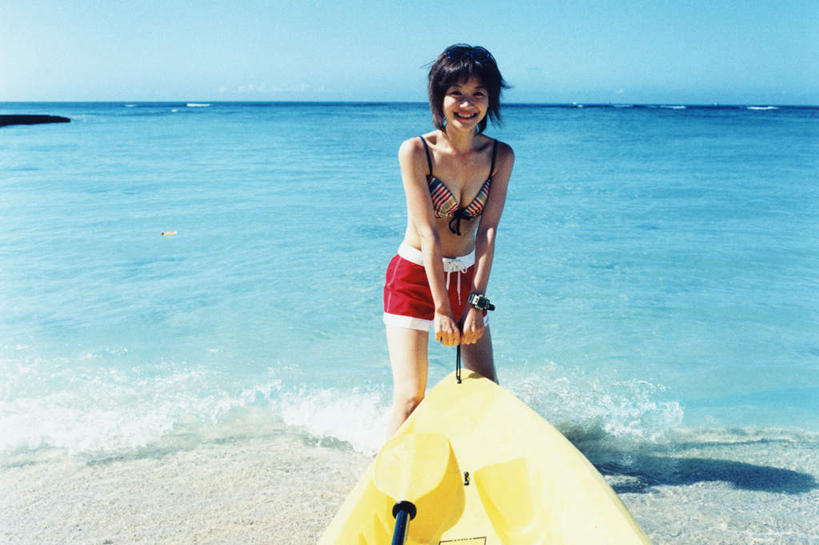 皮划艇,东方人,一个人,站,拉,笑,微笑,露齿笑,横图,室内,白天,正面,泳装,比基尼,旅游,度假,海浪,海洋,美景,沙滩,船,亚洲,仅一个年轻女性,仅一个女性,仅一个人,阴影,光线,沙子,影子,海岸,景观,浪花,沙地,注视,黄种人,娱乐,黄色,蓝色,蓝天,天空,阳光,自然,海水,交通工具,天,观察,看,站着,享受,休闲,景色,放松,晴朗,观看,察看,关注,自然风光,载具,海景,万里无云,年轻女性,女人,女性,亚洲人,大海,风浪,海,海水的波动,海滩,近岸浪,涌浪,晴空,晴空万里,站立,彩图,全身,三点式,泳衣