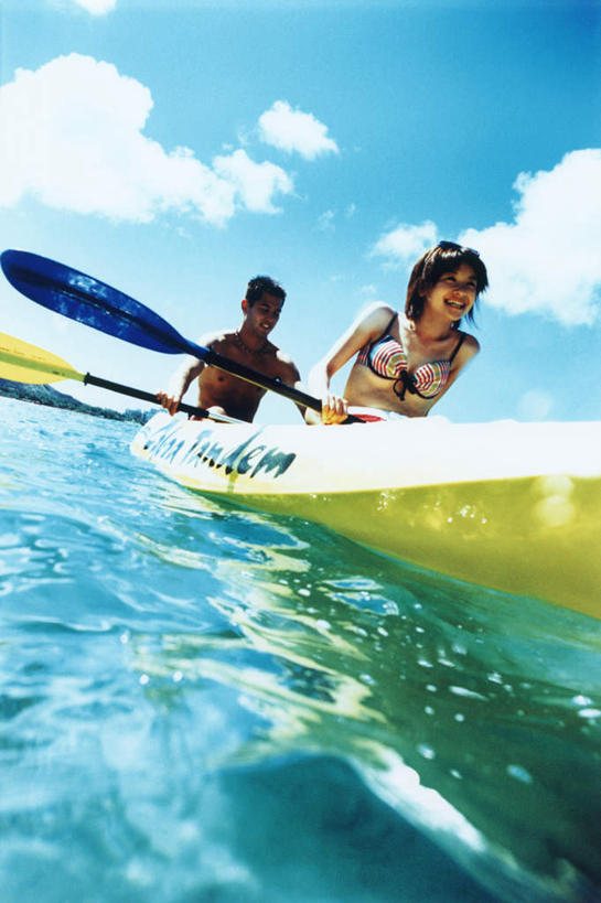 划船,皮划艇,东方人,两个人,坐,竖图,室内,白天,仰视,泳装,比基尼,爱情,旅游,度假,海浪,海洋,美景,船,亚洲,握,阴影,光线,英文,标志,船桨,文字,影子,字符,字母,景观,浪花,云,云朵,浪漫,拿,云彩,拿着,注视,黄种人,娱乐,标识,黄色,蓝色,黑色,白云,蓝天,天空,阳光,自然,海水,交通工具,天,观察,看,享受,休闲,温暖,温馨,景色,恩爱,放松,握着,恋人,晴朗,观看,英文字母,和睦,察看,关注,自然风光,载具,海景,荡舟,男人,男性,年轻男性,年轻女性,女人,女性,亚洲人,情侣,大海,风浪,海,海水的波动,近岸浪,涌浪,晴空,坐着,半身,彩图,低角度拍摄,三点式,泳衣,伴侣,融洽