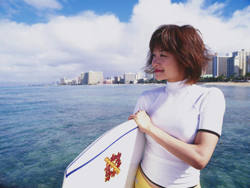 东方人,一个人,高楼大厦,站,笑,微笑,横图,室内,白天,正面,运动服,度假,办公楼,海浪,海洋,美景,沙滩,城市风光,城市,大厦,建筑,摩天大楼,写字楼,亚洲,仅一个年轻女性,仅一个女性,仅一个人,握,阴影,服装,光线,冲浪板,沙子,影子,海岸,景观,浪花,云,云朵,沙地,拿,云彩,拿着,注视,黄种人,娱乐,运动器械,衣服,蓝色,白云,蓝天,天空,阳光,海水,楼宇,天,观察,看,站着,享受,休闲,健身器械,商务楼,景色,放松,握着,服饰,晴朗,观看,察看,衣着,穿着,关注,健身器材,海景,衣饰,冲浪装备,年轻女性,女人,女性,亚洲人,大海,风浪,海,海水的波动,海滩,近岸浪,涌浪,晴空,站立,半身,彩图,大楼,高层建筑,高楼,摩天楼,运动器材,运动装