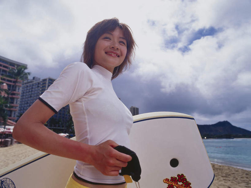 东方人,一个人,高楼大厦,站,笑,微笑,露齿笑,横图,室内,白天,仰视,运动服,办公楼,海浪,海洋,石头,沙滩,山,山脉,大厦,建筑,摩天大楼,写字楼,亚洲,仅一个年轻女性,仅一个女性,仅一个人,握,阴影,服装,光线,冲浪板,沙子,石子,影子,海岸,浪花,山顶,山峰,云,云朵,沙地,山峦,拿,云彩,拿着,注视,黄种人,运动器械,衣服,蓝色,白云,蓝天,天空,阳光,海水,楼宇,群山,天,观察,看,站着,健身器械,商务楼,握着,服饰,晴朗,观看,察看,衣着,穿着,关注,健身器材,海景,沉积岩,衣饰,颠峰,极峰,水成岩,冲浪装备,年轻女性,女人,女性,亚洲人,大海,风浪,海,海水的波动,海滩,近岸浪,石块,岩石,涌浪,晴空,站立,半身,彩图,低角度拍摄,大楼,高层建筑,高楼,摩天楼,运动器材,运动装