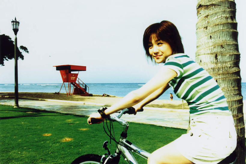 东方人,一个人,坐,笑,微笑,横图,室内,白天,侧面,旅游,度假,草地,草坪,海浪,海洋,美景,沙滩,植物,自行车,棕榈树,叶子,亚洲,仅一个年轻女性,仅一个女性,仅一个人,握,阴影,服装,光线,沙子,影子,海岸,景观,浪花,绿叶,沙地,扭头,注视,休闲装,黄种人,娱乐,车,脚踏车,草,树,树木,衣服,蓝色,绿色,蓝天,天空,阳光,自然,海水,交通工具,天,观察,看,转头,享受,休闲,休闲服,嫩叶,景色,放松,握着,服饰,生长,晴朗,成长,观看,察看,关注,自然风光,载具,海景,棕榈叶,万里无云,年轻女性,女人,女性,亚洲人,叶,叶片,大海,风浪,海,海水的波动,海滩,近岸浪,涌浪,晴空,晴空万里,坐着,半身,彩图